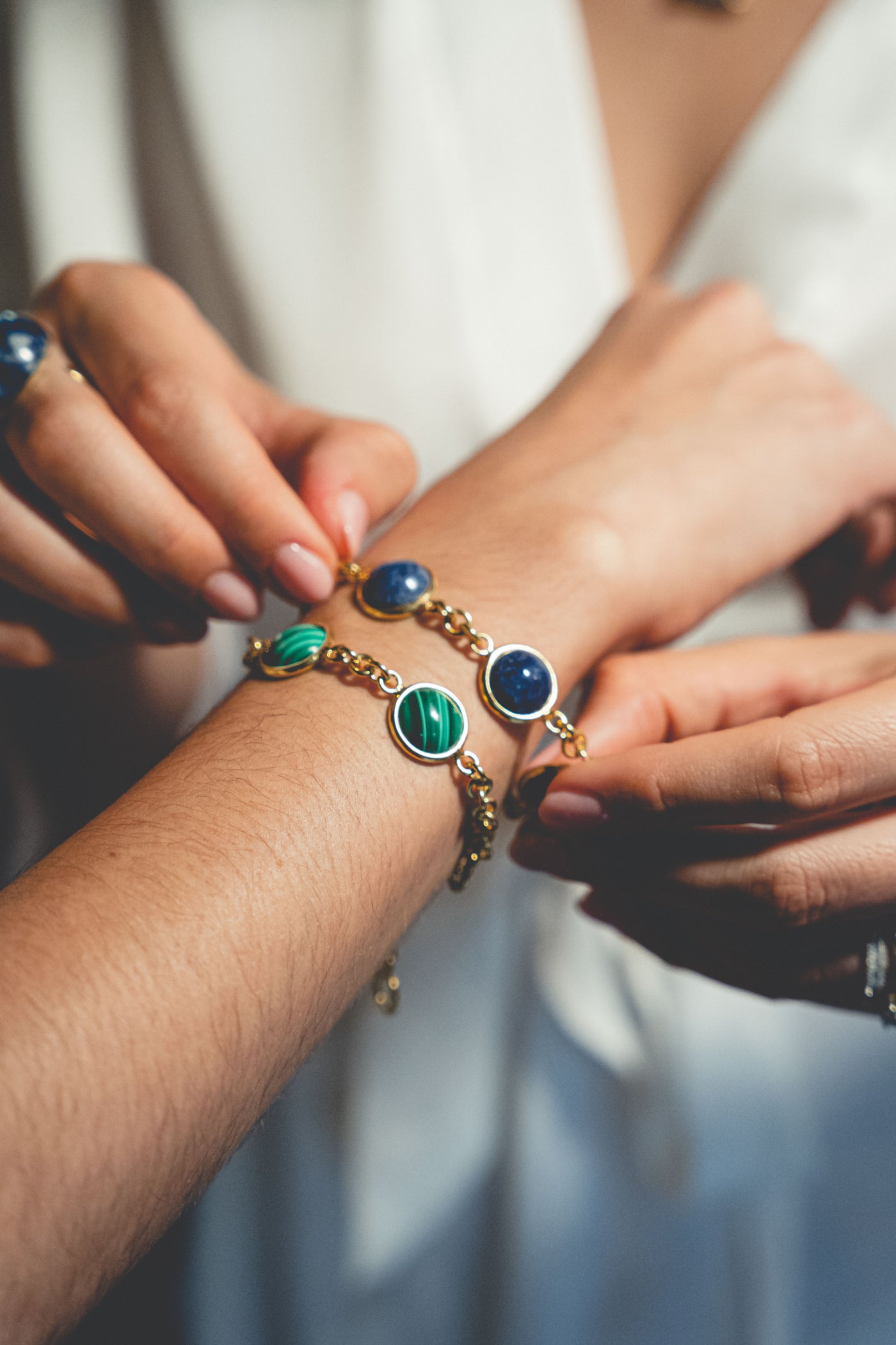 Pulsera de colores vivos