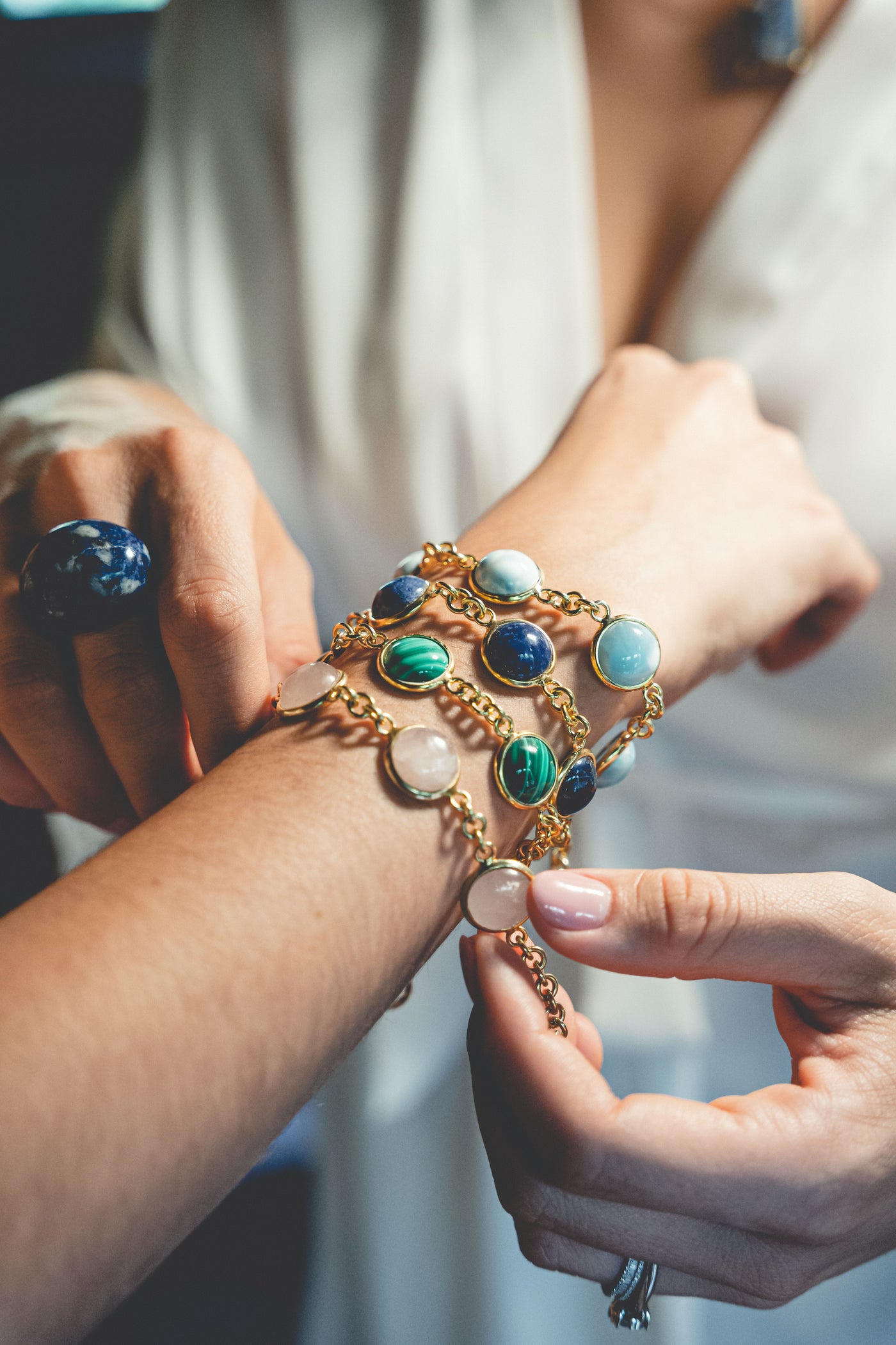 Pulsera de colores vivos